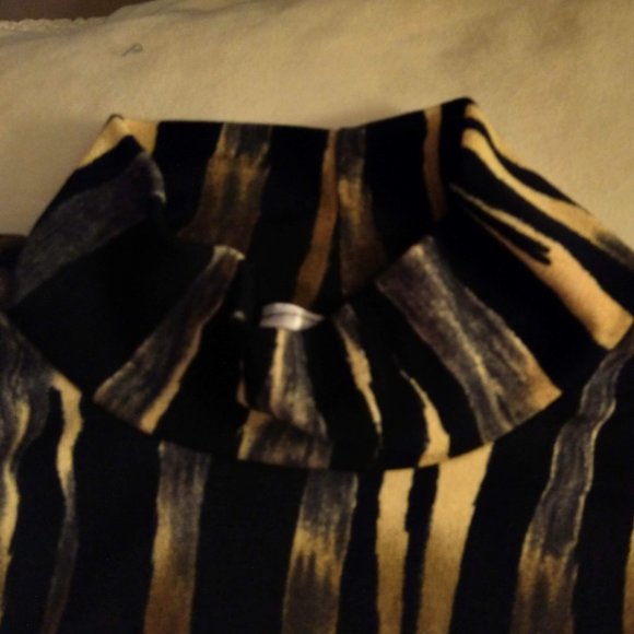 Tiger striped Tank Top with Mock neck - Picture 3 of 5